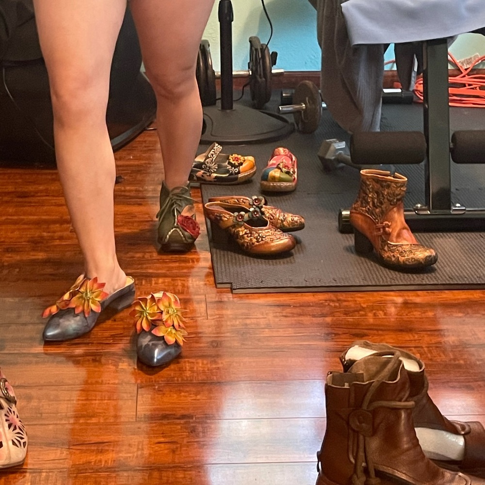 shoes - Picture 2 of 3